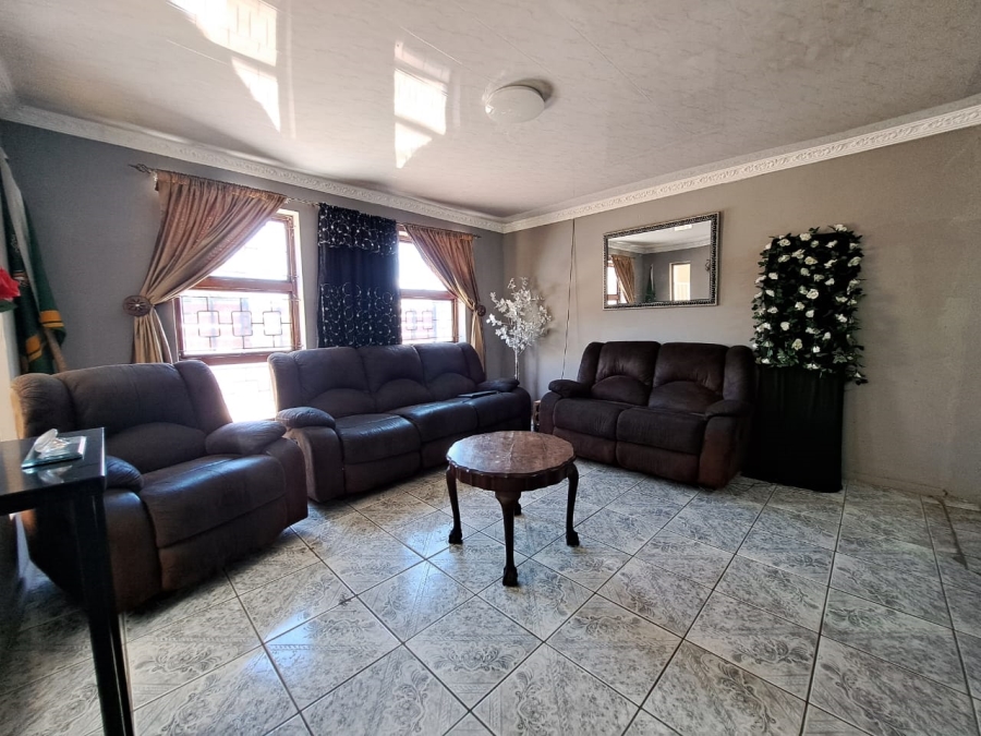 5 Bedroom Property for Sale in Park Village Western Cape